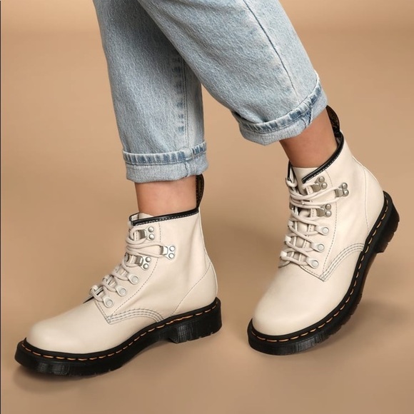 Dr. Marten’s 101 Virginia hardware leather boots Size: 6